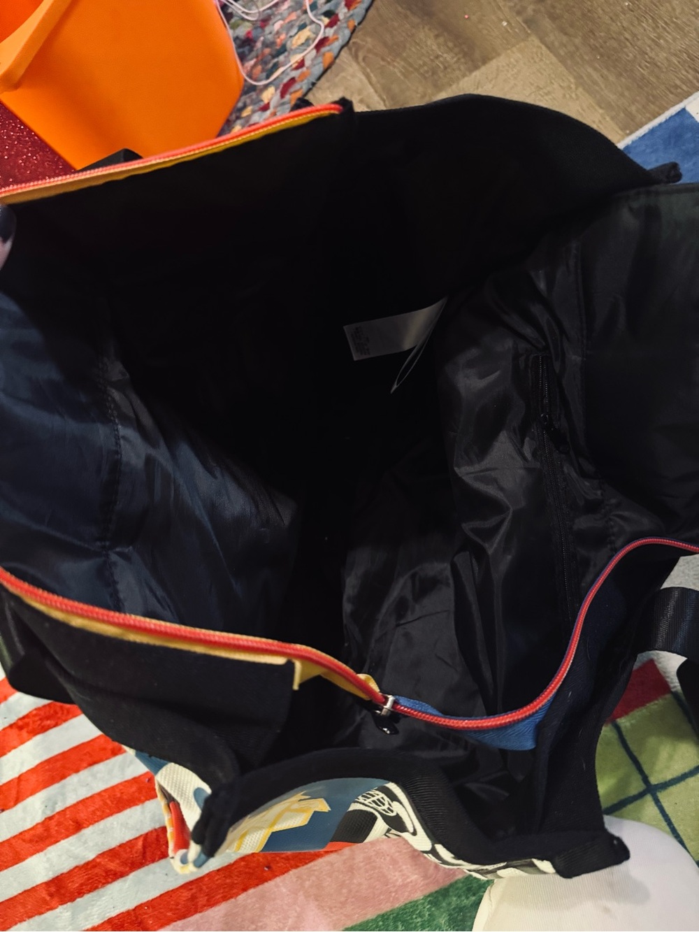Disney Black and Olive Green Travel Bag 🧳 - Picture 5 of 6